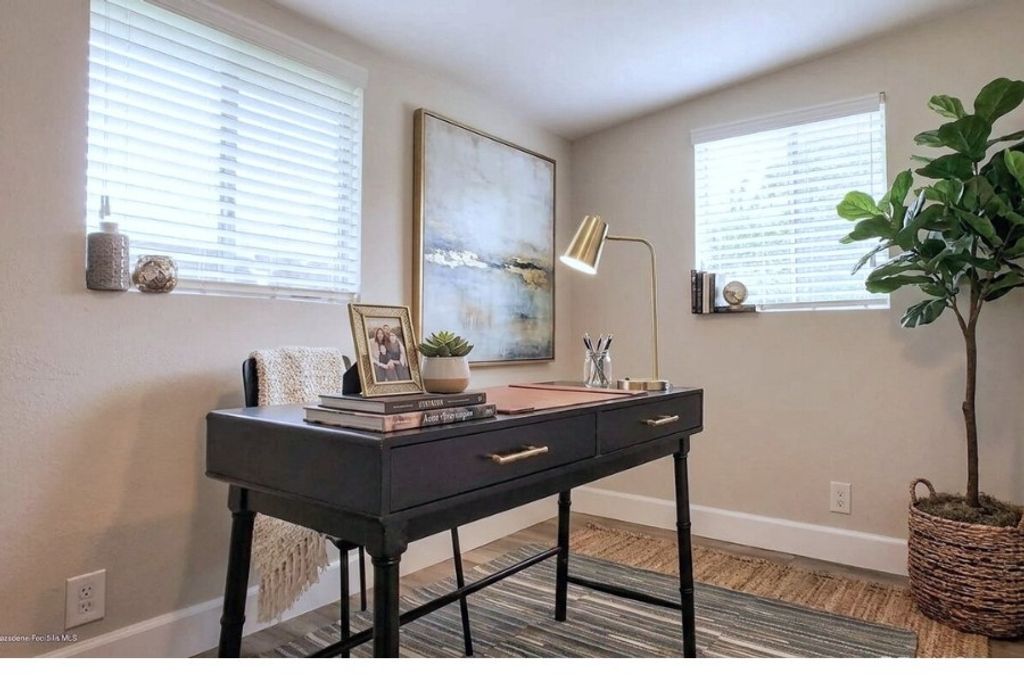 Image 16 of property listing at 923 N Mentor Avenue, Pasadena, CA 91104