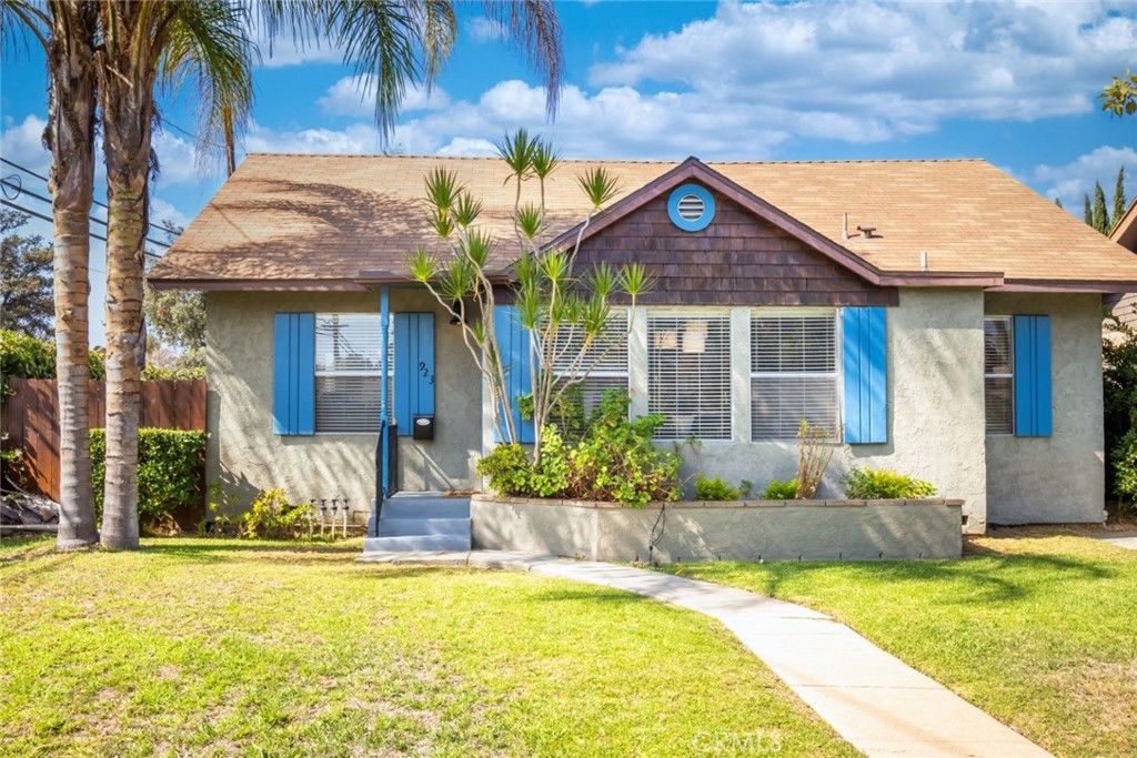 Image 2 of property listing at 923 N Mentor Avenue, Pasadena, CA 91104