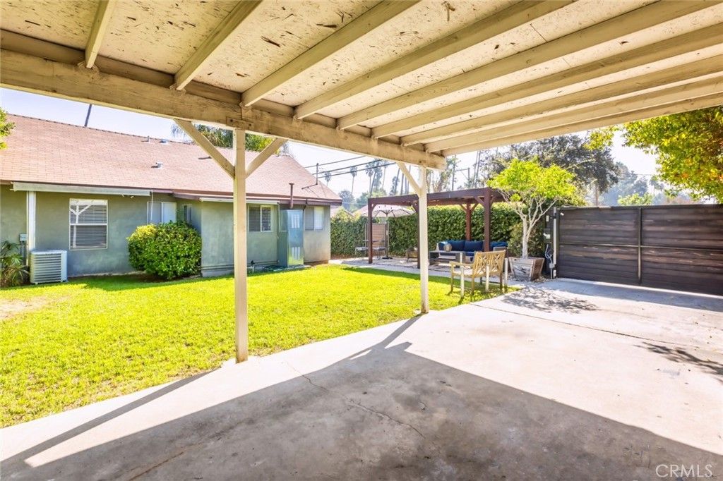 Image 22 of property listing at 923 N Mentor Avenue, Pasadena, CA 91104