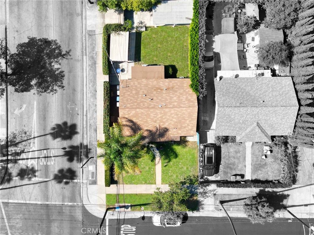 Image 23 of property listing at 923 N Mentor Avenue, Pasadena, CA 91104