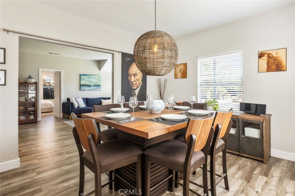 Image 6 of property listing at 923 N Mentor Avenue, Pasadena, CA 91104