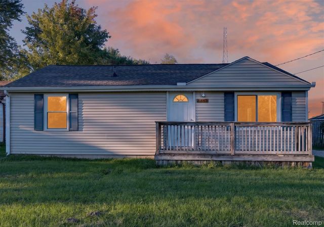 5465 Raymond Avenue, Burton, MI 48509