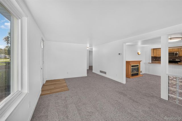 5465 Raymond Avenue, Burton, MI 48509