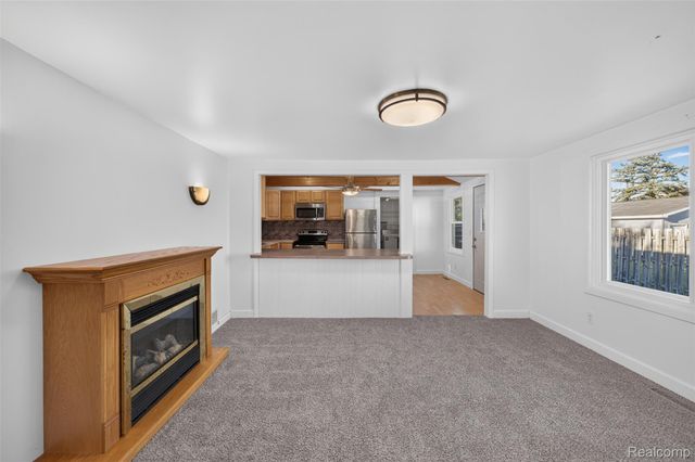 5465 Raymond Avenue, Burton, MI 48509