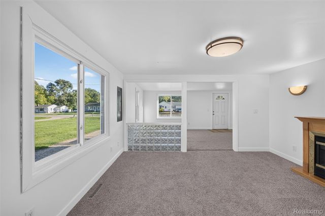 5465 Raymond Avenue, Burton, MI 48509