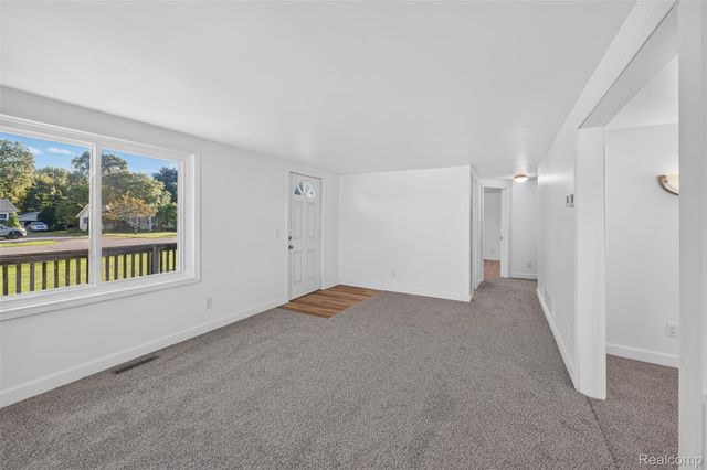 5465 Raymond Avenue, Burton, MI 48509