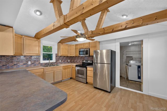 5465 Raymond Avenue, Burton, MI 48509