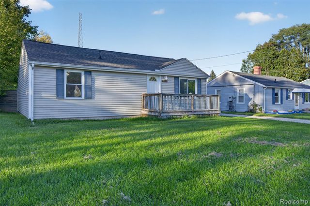 5465 Raymond Avenue, Burton, MI 48509