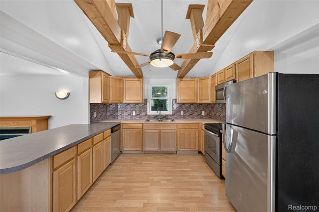 5465 Raymond Avenue, Burton, MI 48509