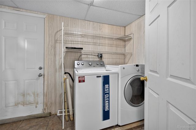 5465 Raymond Avenue, Burton, MI 48509