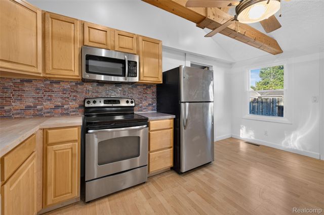 5465 Raymond Avenue, Burton, MI 48509