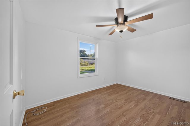 5465 Raymond Avenue, Burton, MI 48509