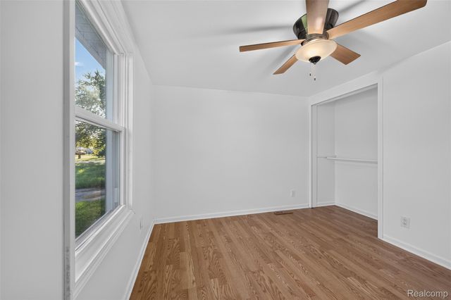 5465 Raymond Avenue, Burton, MI 48509
