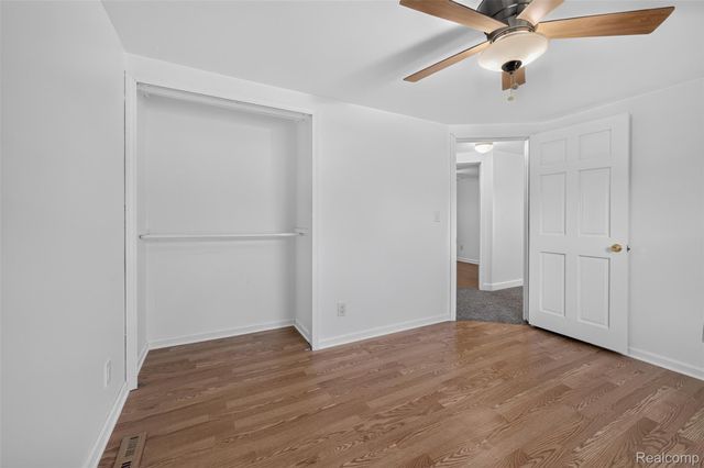 5465 Raymond Avenue, Burton, MI 48509