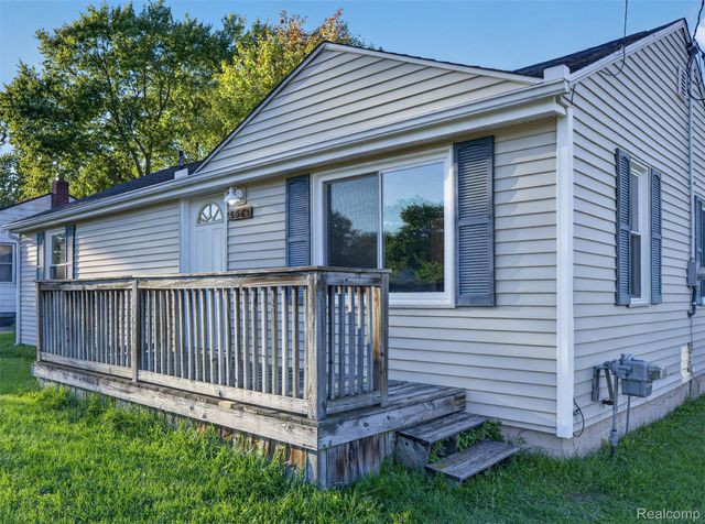 5465 Raymond Avenue, Burton, MI 48509