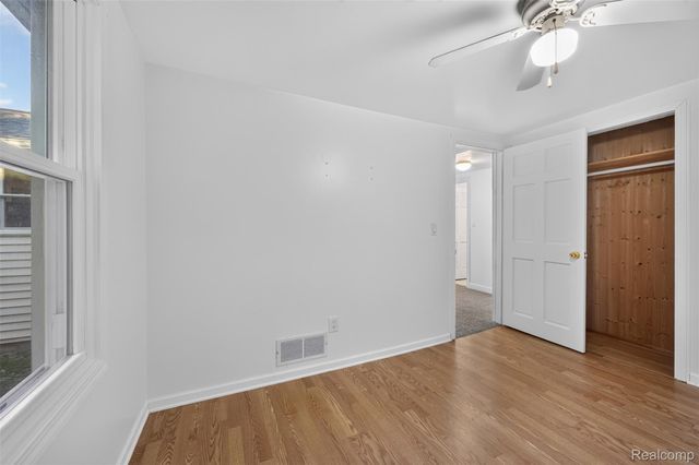 5465 Raymond Avenue, Burton, MI 48509
