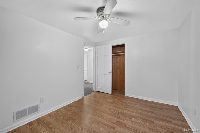 5465 Raymond Avenue, Burton, MI 48509