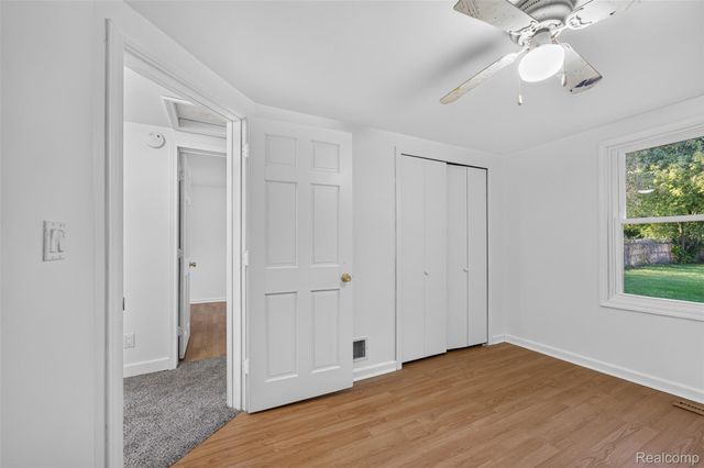 5465 Raymond Avenue, Burton, MI 48509
