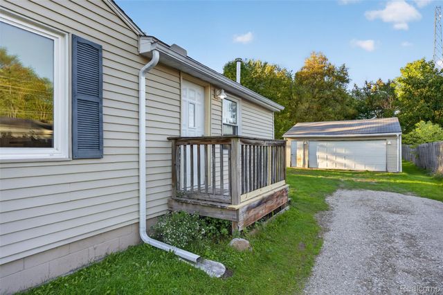 5465 Raymond Avenue, Burton, MI 48509