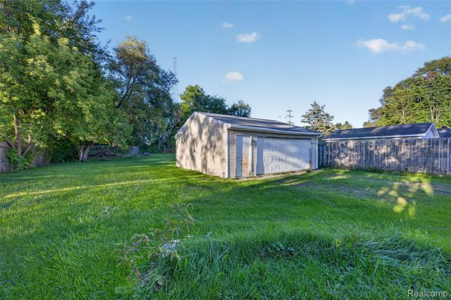 5465 Raymond Avenue, Burton, MI 48509