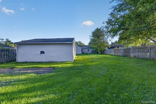 5465 Raymond Avenue, Burton, MI 48509