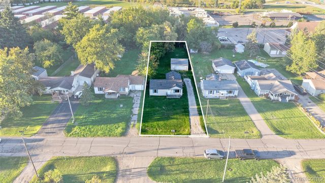5465 Raymond Avenue, Burton, MI 48509