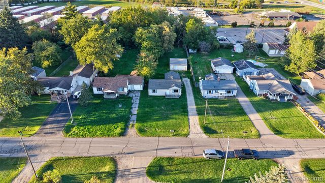 5465 Raymond Avenue, Burton, MI 48509