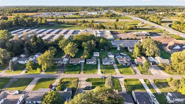 5465 Raymond Avenue, Burton, MI 48509