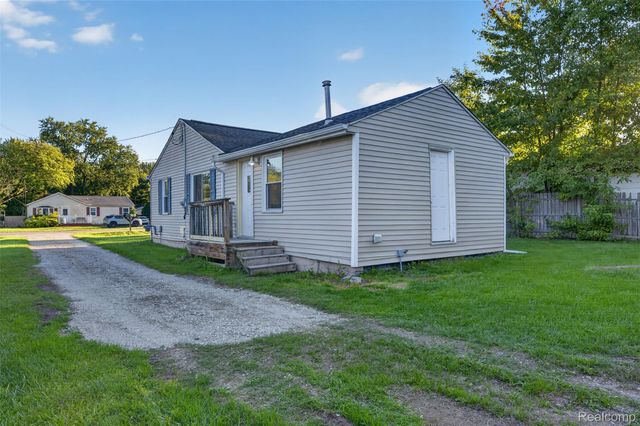 5465 Raymond Avenue, Burton, MI 48509