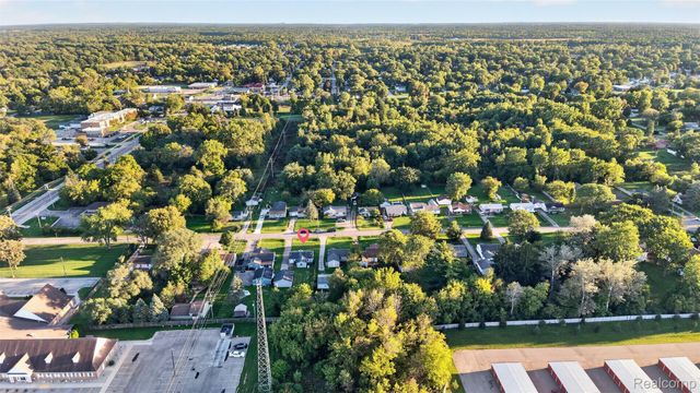 5465 Raymond Avenue, Burton, MI 48509