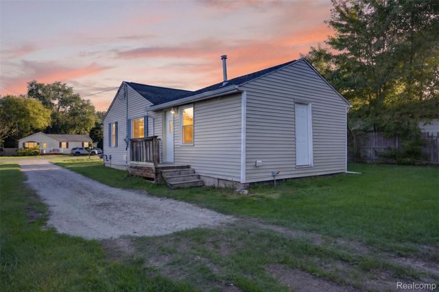 5465 Raymond Avenue, Burton, MI 48509