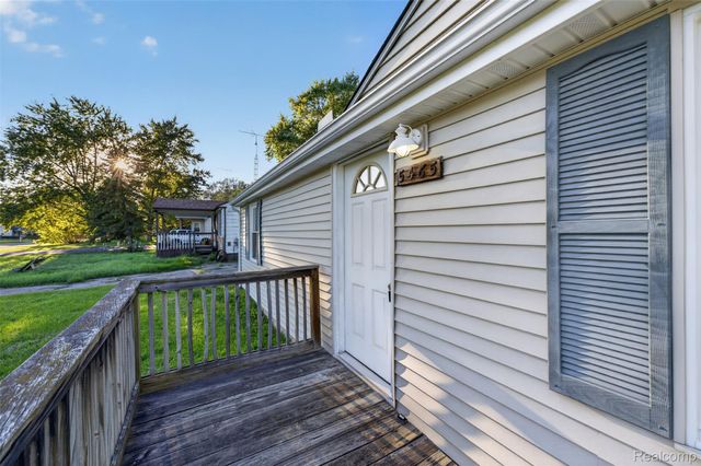 5465 Raymond Avenue, Burton, MI 48509