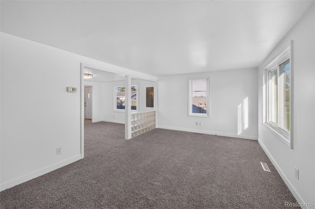 5465 Raymond Avenue, Burton, MI 48509
