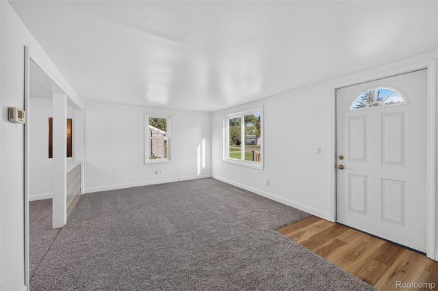 5465 Raymond Avenue, Burton, MI 48509