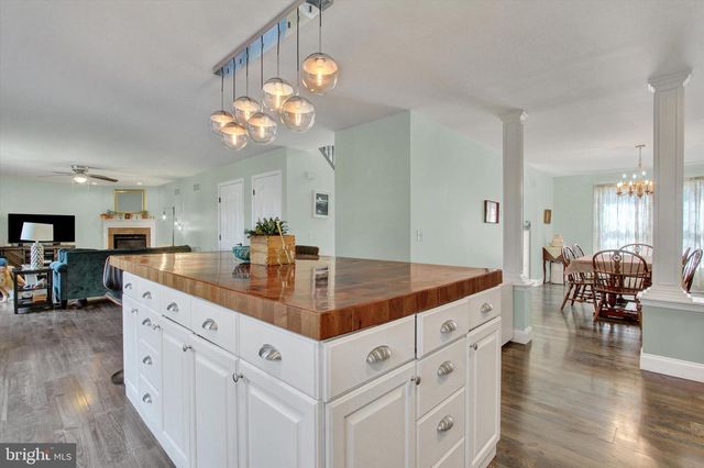 1451 WHEATFIELD DR, York, PA 17408