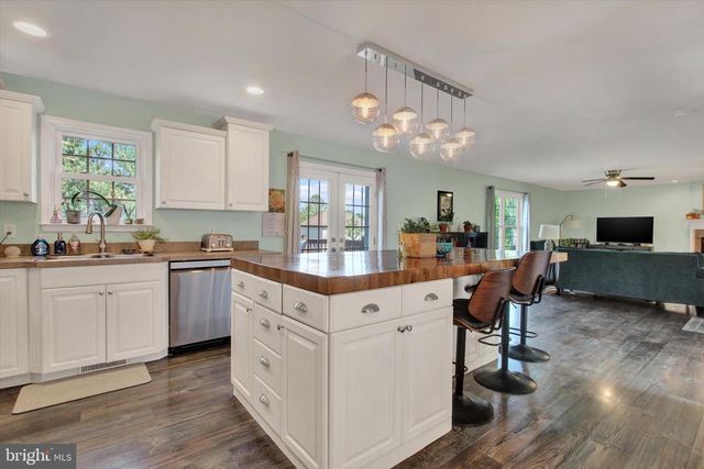 1451 WHEATFIELD DR, York, PA 17408
