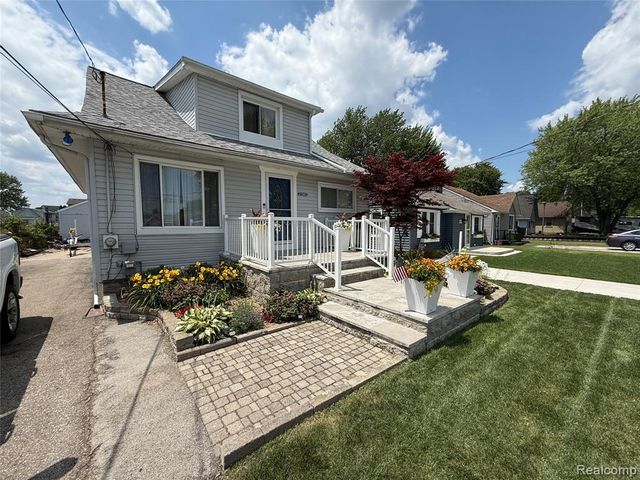 37805 Maplehill Street, Harrison Twp, MI 48045