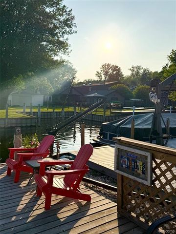 37805 Maplehill Street, Harrison Twp, MI 48045