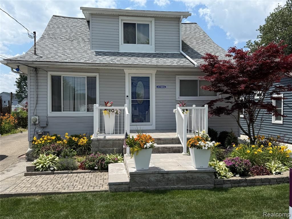37805 Maplehill Street, Harrison Twp, MI 48045