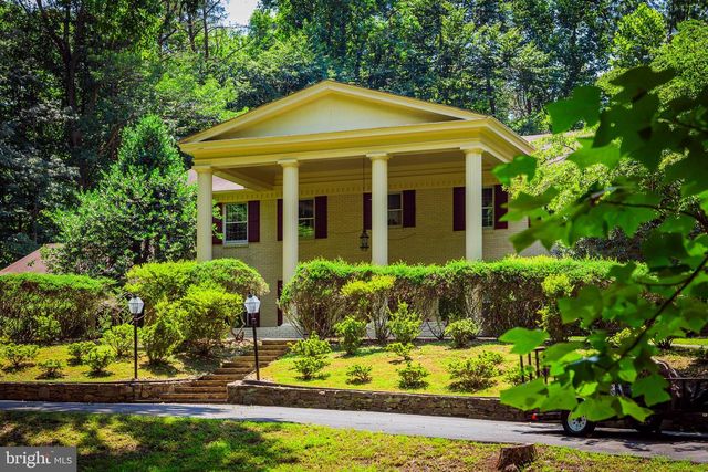 10525 SUMMERWIND LN, Fairfax Station, VA 22039