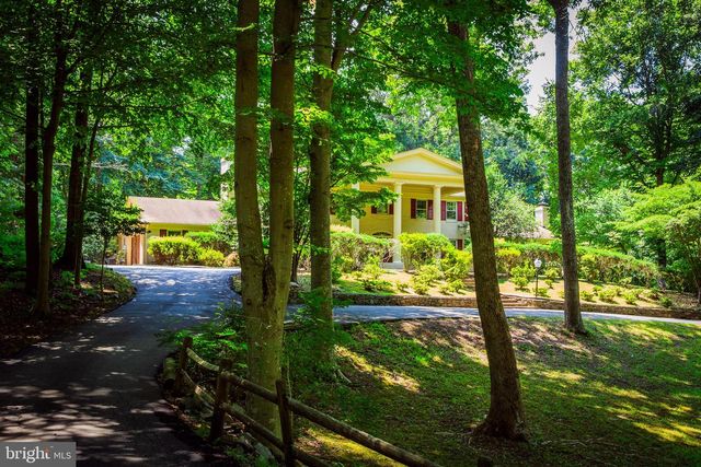 10525 SUMMERWIND LN, Fairfax Station, VA 22039