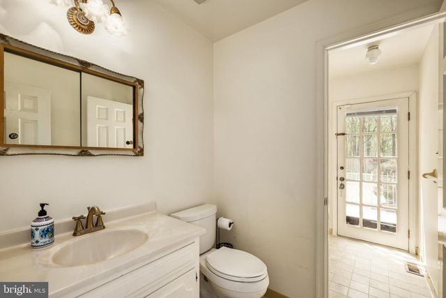 10525 SUMMERWIND LN, Fairfax Station, VA 22039