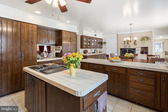 10525 SUMMERWIND LN, Fairfax Station, VA 22039