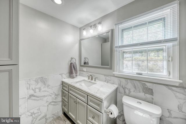 10525 SUMMERWIND LN, Fairfax Station, VA 22039