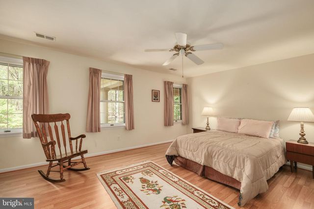 10525 SUMMERWIND LN, Fairfax Station, VA 22039