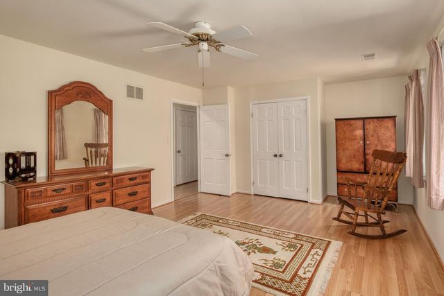 10525 SUMMERWIND LN, Fairfax Station, VA 22039