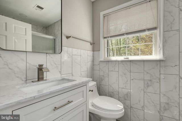 10525 SUMMERWIND LN, Fairfax Station, VA 22039