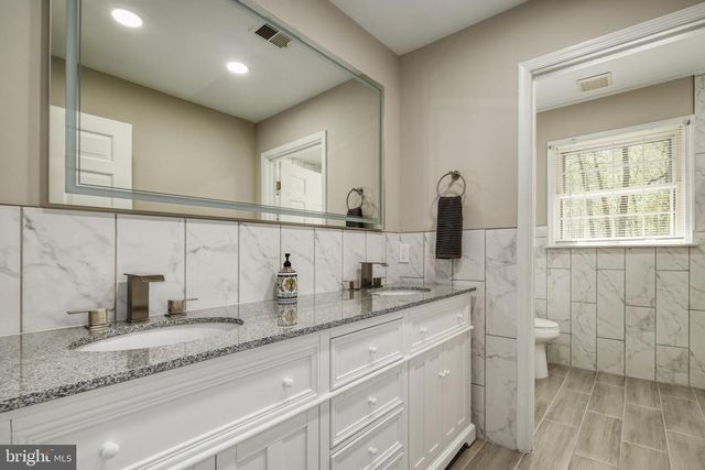 10525 SUMMERWIND LN, Fairfax Station, VA 22039