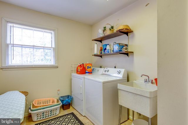 10525 SUMMERWIND LN, Fairfax Station, VA 22039