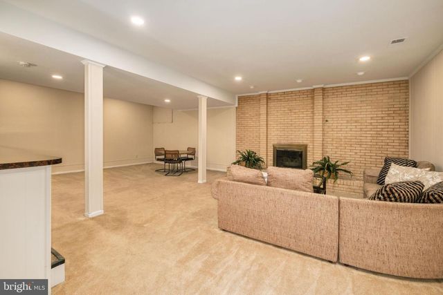 10525 SUMMERWIND LN, Fairfax Station, VA 22039